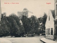 Kipni trg (današnji Ilirski trg), Zvjezdarnica, Popov toranj, oko 1910. godine  Začetak kule mnogi vide u ispravi iz 1247. godine kojom kanonici mole kralja komad zemlje na Gradecu da i oni podignu svoju utvrdu u koju bi se sakrili ako ponovno dođe do napada i provale Tatara. Prema tumačenjima dijela novije historiografije mogao bi Popov toranj zapravo biti branič-kula ranije manje zemljano-drvene utvrde koja se nalazila na ovom reljefno uzdignutom i dominantnom dijelu gradečkog brda.